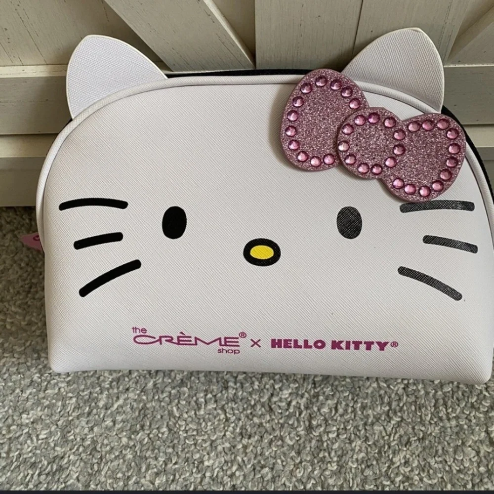 Hello Kitty x crème White and Pink Cosmetic Bag